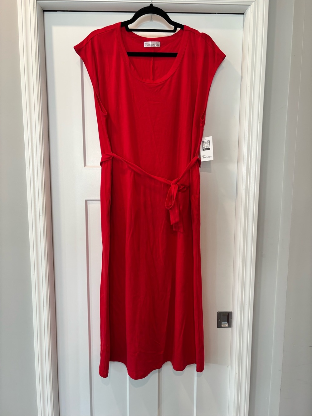 New Women’s Red Tie-Waist Midi Dress